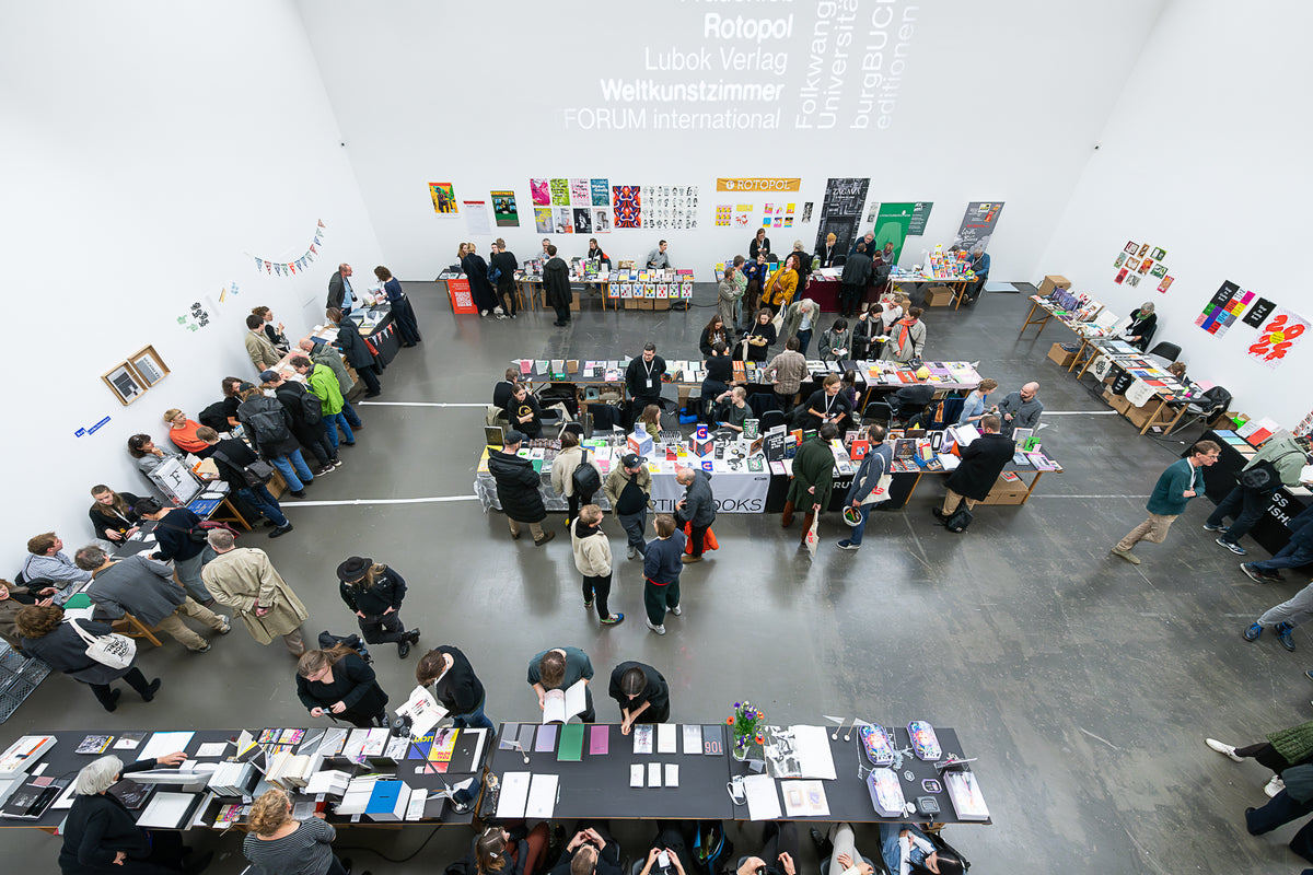 OPTIK BOOKS Stand auf der Buchmesse Between Books in der Kunsthalle Düsseldorf